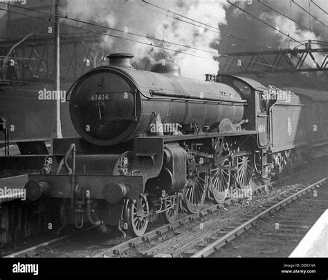 Victorian Steam Train Stock Photos & Victorian Steam Train Stock Images ...