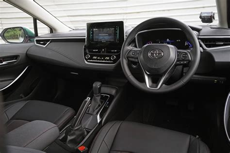 2020 Toyota Corolla Altis Elegance : Core Strength - CarBuyer.com.sg