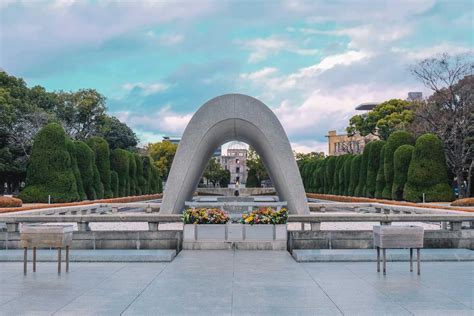 The atomic annihilation of Hiroshima and Nagasaki: A historical ...