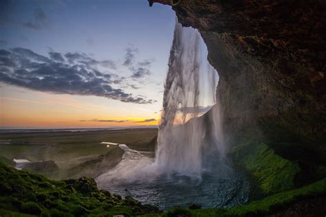 Caves of Iceland: Seljalandsfoss