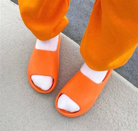 【adidas】YEEZY SLIDE “Enflame Orange”が6月21日に発売予定 - FASHION FALE