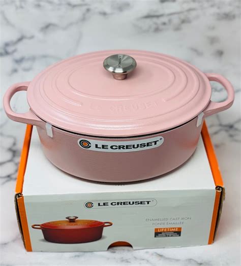 Le Creuset Sugar Pink Oval Dutch Oven 3.5QT Beautiful shiny matte ...