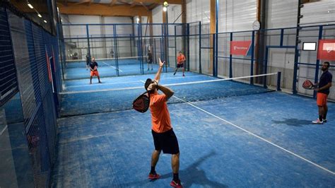 Padel: First ever UK pro tournament begins in London - BBC News