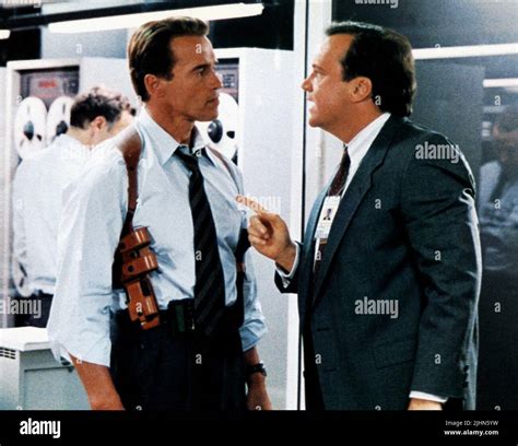 ARNOLD SCHWARZENEGGER, TOM ARNOLD, TRUE LIES, 1994 Stock Photo - Alamy