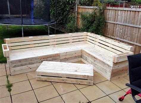 Pallet Corner Sofa and Table Set | 101 Pallets