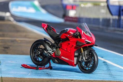 Ducati Panigale V4 R 0-60, quarter mile, acceleration times ...