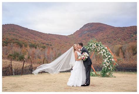 Luxury Fall Wedding At Yonah Mountain Vineyards In Cleveland