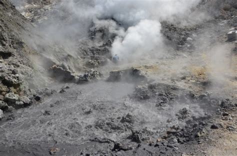 Naples, Italy, simmers beside a rumbling mega-volcano | Inquirer News