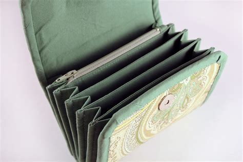 LittleQuack's Crafts: New Wallet Design and An Early Christmas Present