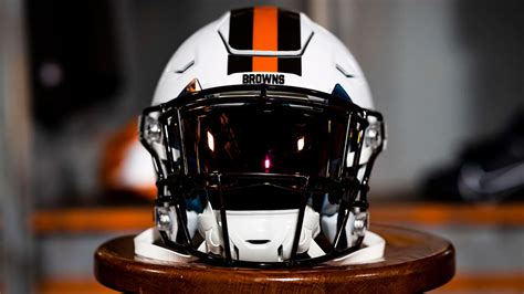 Cleveland Browns Reveal White Helmets For 1946 Throwback Uniforms ...