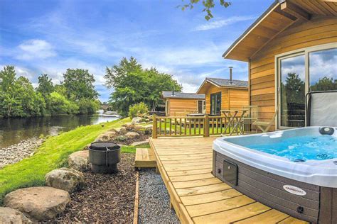 Cabins With Hot Tubs Near Me : Log Cabins With Hot Tubs In Scotland ...