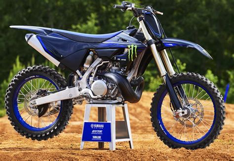 VIDEO. FIRST LOOK! 2022 YAMAHA YZ250 TWO-STROKE GETS A LONG AWAITED ...