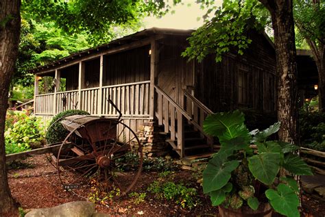 Dolly's Tennessee Mountain Home at Dollywood- VERY AWESOME! Not a bad ...