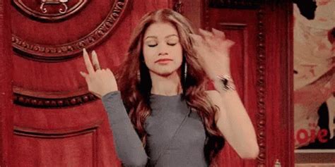 Zendaya GIF - Zendaya - Discover & Share GIFs | Zendaya, Zendaya ...