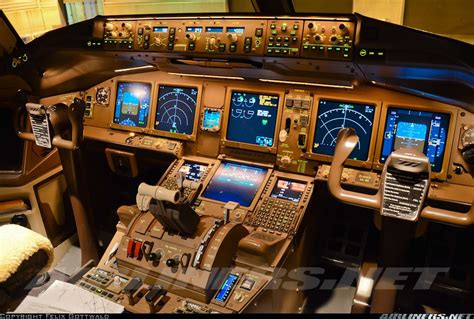 Boeing 777X Interior Cockpit : Take A Virtual Look Inside A Boeing 777 ...