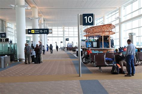 Winnipeg Airport Terminal Stock Photo - Download Image Now - Airport ...