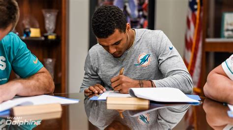 Miami Dolphins Sign Four Draft Picks