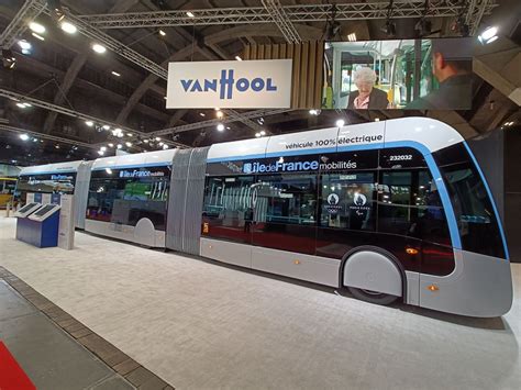 Van Hool’s 24 m bi-articulated electric bus – a show-stopper - EV Tech News