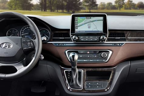 Hyundai Grand Starex Interior & Exterior Images, Colors & Video Gallery ...