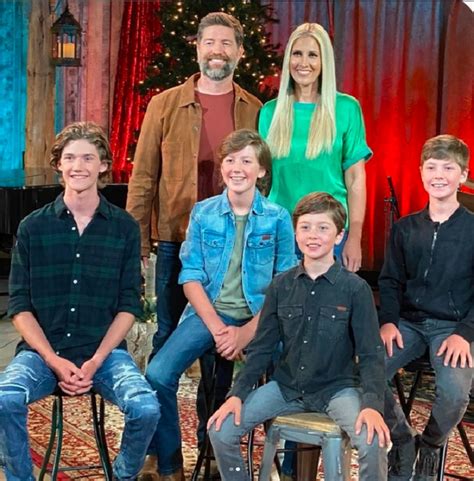 Watch Josh Turner's Sons Sing Together Onstage [Video]