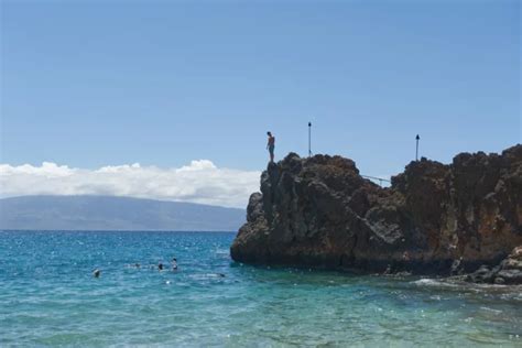 Guide to Cliff Jumping at Black Rock in Ka'anapali - Maui Hideaway