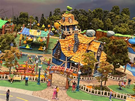 FIRST LOOK: Donald’s Boat and Goofy’s House Returning to Play Areas in ...