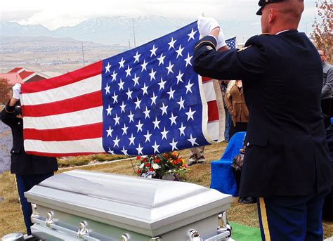 Who Receives the Burial Flag After a Veteran’s Funeral? - Real American ...