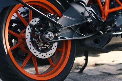 Understanding Motorcycle Brakes: Impact on Performance, Handling & Sto ...