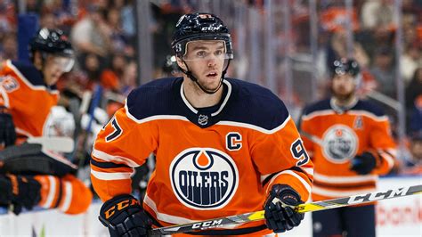 Connor McDavid scores four goals to carry Oilers past Lightning ...