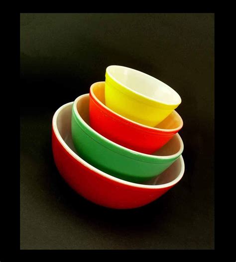 PYREX Old Primary Colors Mixing Bowls 1940 by seasidecollectibles