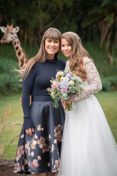 Bindi Irwin Wedding / Bindi Irwin and Chandler Powell's wedding at ...