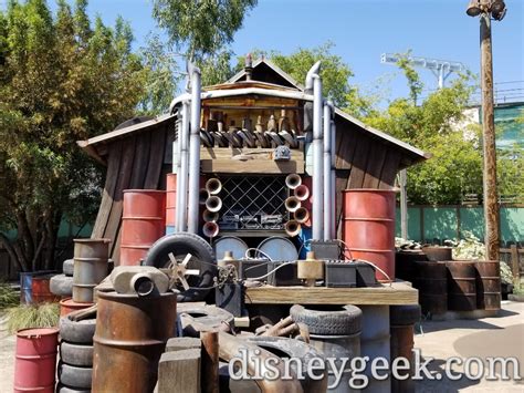 Maters Junkyard Jamboree in Cars Land - The Geek's Blog @ disneygeek.com