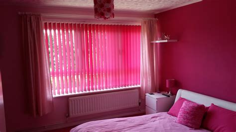 Beautiful Pink Vertical Blinds Bedroom | Dormitorios