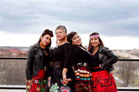 I Am Anishinaabe: Ojibwe Women Seek New Horizons While Honoring ...