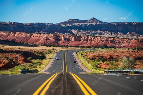 Premium Photo | Natural american landscape with asphalt road to horizon