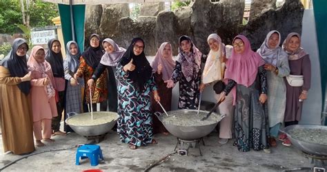 Masak 5 Kawah Bubur Asyura, Emak-Emak Yasinan Bunyamin Permai 1 Santuni ...