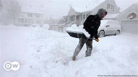 Snowstorm pounds US East Coast – DW – 01/30/2022