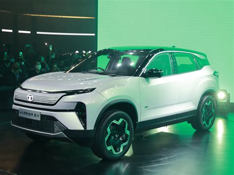 Auto Expo 2023: Tata Harrier EV Previews Facelifted ICE-powered SUV ...