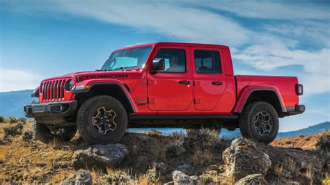 Jeep Gladiator 4xe plug-in hybrid pickup in the works - Autoblog