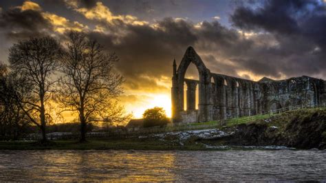 Bolton Abbey (Bolton Abbey) - Visitor Information & Reviews