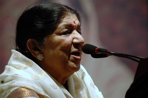 Lata Mangeshkar gets Legendary Award