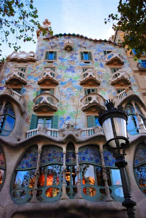 A Gaudí Guide to Barcelona | ArchDaily