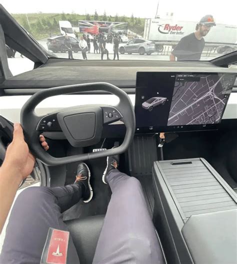 New footage gives best look yet at Tesla Cybertruck interior