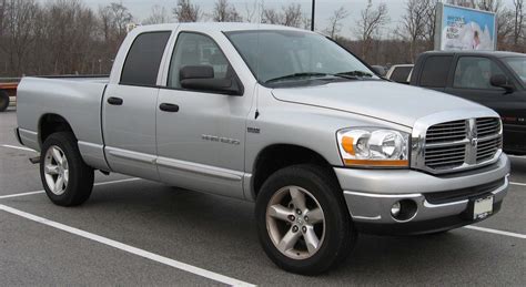 File:06-07 Dodge Ram 1500.jpg