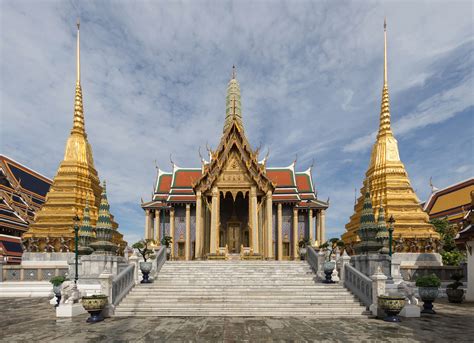 Wat Phra Kaew - Temple of the Emerald Buddha (Illustration) - World ...