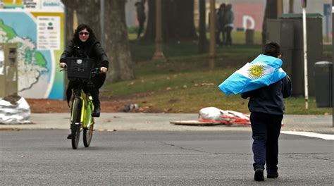 In pictures: Fan moments from France vs Argentina match - The Statesman