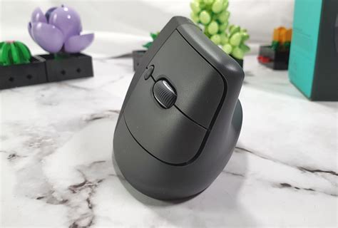 Logitech Lift Mouse Review - Comfortable Mouse WIth Ergonomically ...