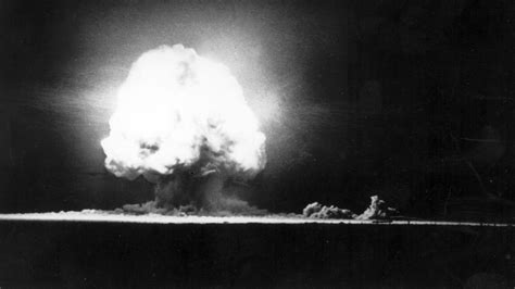 The first atomic bomb test is successfully exploded | July 16, 1945 ...