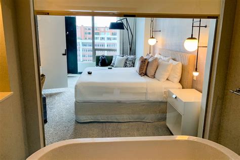 Pretty but pricey: Seattle's newest luxury Hilton the Hotel 1000 - LXR ...