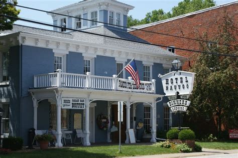 Hotel Nauvoo. I used to work here.. Then again almost everybody worked ...